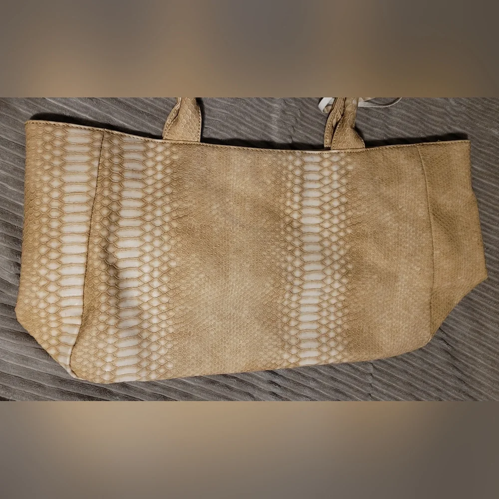 Penelope Ann Seeet City Tan Faux Snake Skin Textured Tote - Picture 3 of 12